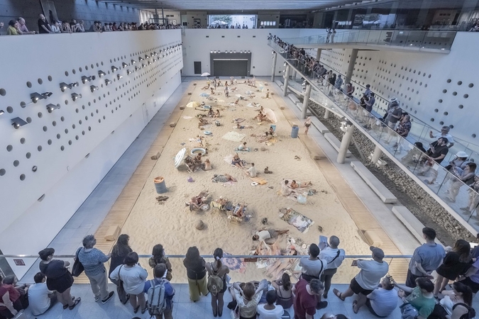 Geografija: „Saulė ir jūra“ keliauja po pasaulį. Nuotraukoje – opera-performansas, atliekamas „Centro Cultural Palacio de La Moneda“ Čilėje.