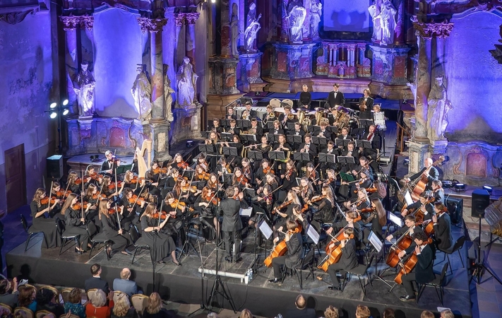 Vilniaus Balio Dvariono muzikos mokyklos moksleivių simfoninis orkestras.
