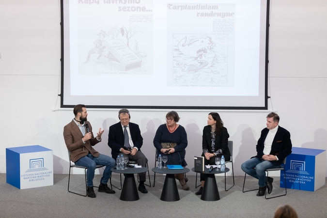 Solidu: knygos pristatymo renginyje Kaune dalyvaus Lietuvos istorikai, jų kolegos iš Varšuvos universiteto. Nuotraukoje – akimirka iš renginio Martyno Mažvydo bibliotekoje.
