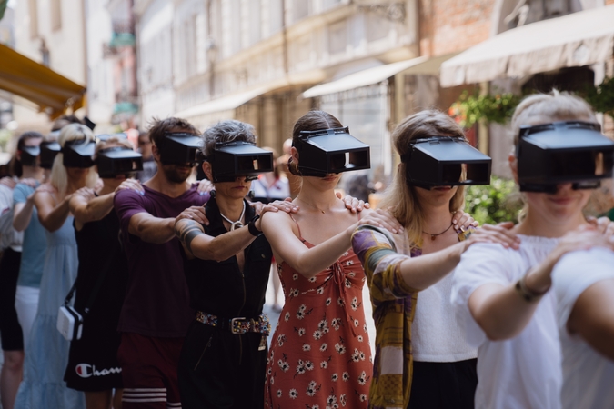 VšĮ „Menų spaustuvės“ festivalis SPOT 2021, „Walking the Line“.