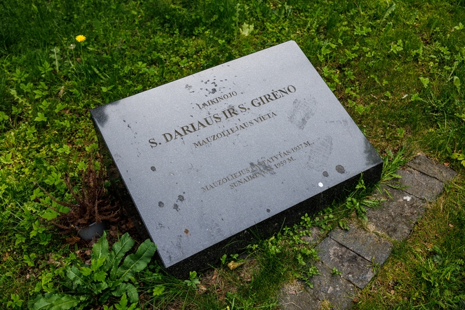 Išjudino: S. Dariaus ir S. Girėno mauzoliejaus akmuo buvo ne savo vietoje.