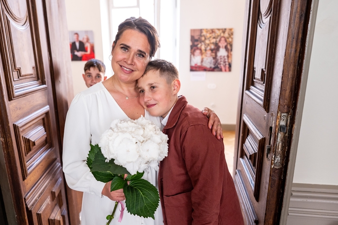 Esmė: savo 40-metį garsi fotografė A. Razauskienė paminėjo surengdama parodą „Širdies ryšiai – kelionė per šeimos portretus“. 