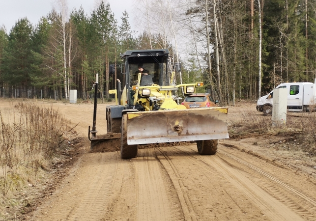 Finišas: balandžio pradžioje darbus numatyta užbaigti visose suplanuotuose žvyruoti gatvėse ir keliuose.