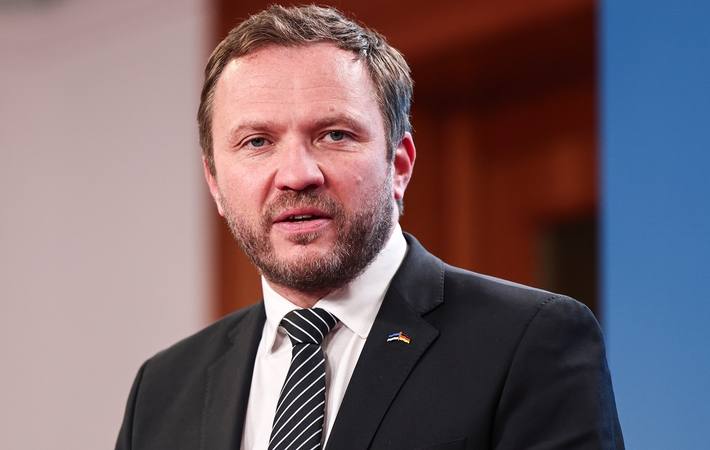 Pozicija: Estijos užsienio reikalų ministras M. Tsahkna pabrėžė, jog šalis pasinaudos savo teise tikrinti Estijos išskirtinę ekonominę zoną kertančius laivus, kai tik kils įtarimų.