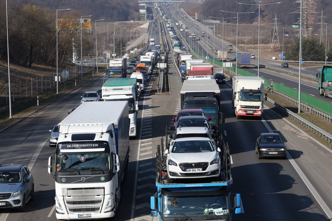 Spūstis: dėl statomo viaduko A1 kelyje transporto srautas juda lėčiau.
