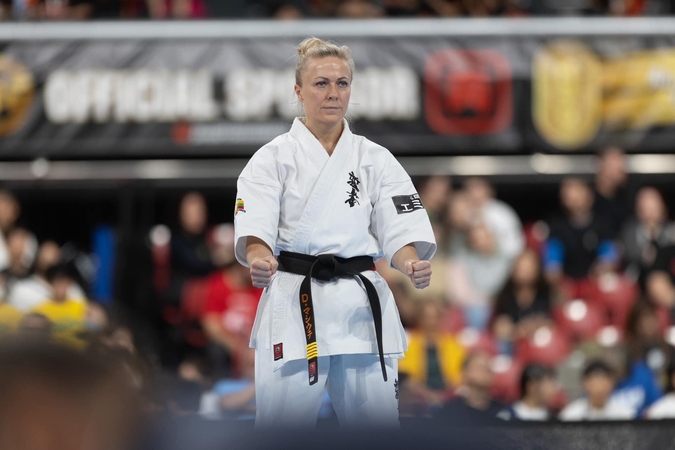 Sėkmė: Klaipėdos klubo „Okinava“ trenerė D. Mačiūtė džiaugiasi savo auklėtinių pergalėmis Europos kiokušin čempionate.