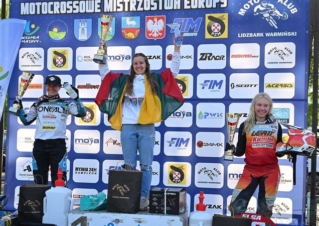 Triumfas: Europos motokroso čempionato trečio etapo prizininkės (iš kairės) E. Kapsamer, Adrija Skudutytė ir E. Andersson Loef.