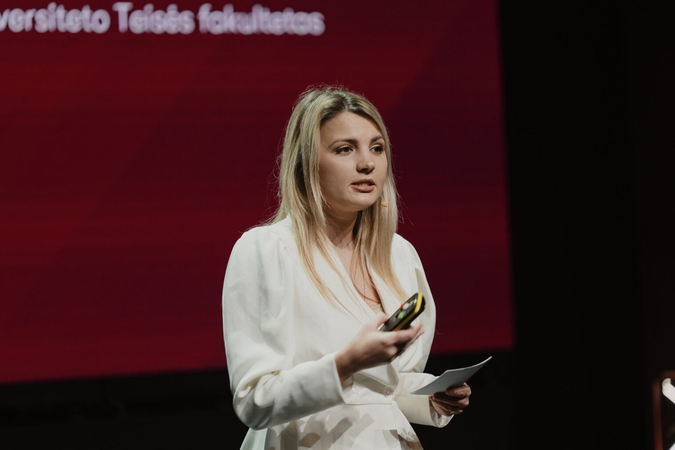 Procesas: G. Strikaitės-Latušinskajos teigimu, balsas, laikysena, buvimo vieta – viskas virsta duomenimis, turinčiais vertę.