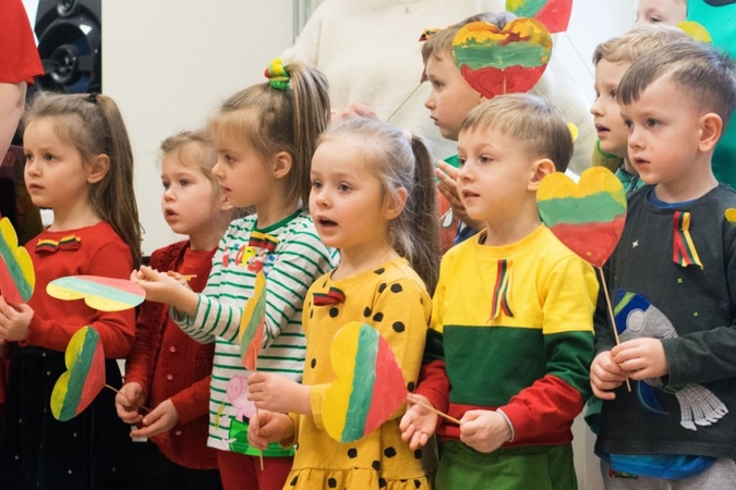 Patriotiškai: valstybines šventes švenčia ir mažieji Kauno rajono gyventojai.