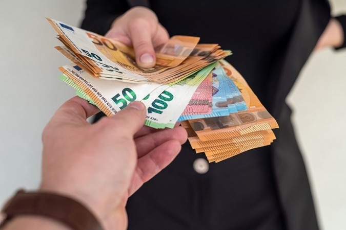Dėl juokelio pavedimo paskirtyje galite pakliūti į užburtą ratą: vien atsakymų bankui neužteks?