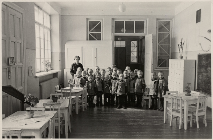 Lietuvių moterų globos draugijos Vilniuje išlaikomos prieglaudos našlaičiai vaikų darželyje. Vilnius, 1939 m.