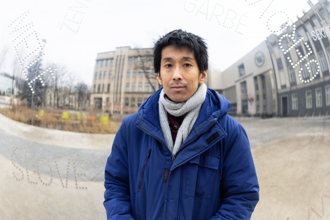 Situacija: Y. Ishii  atvirauja, kad dar būdamas Japonijoje ir nusprendęs mokslus tęsti Lietuvoje, jis nežinojo, jog visi jį dominantys kompozitoriai emigravo į JAV.
