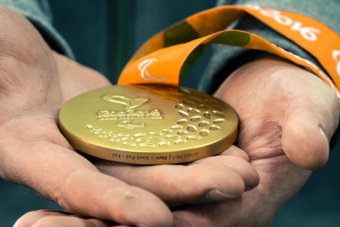 Vyriausybė ieškos galimybių didinti premijas parolimpiečiams