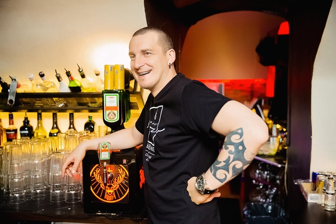 Garsiausias Lietuvos barmenas jubiliejų atšventė darbe