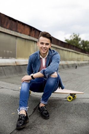 Naują dainą pristatančio A. Janonio planuose – „Eurovizija“