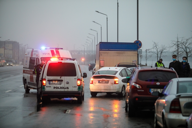 Praėjusią parą šalyje per eismo įvykius buvo sužeisti keturi žmonės