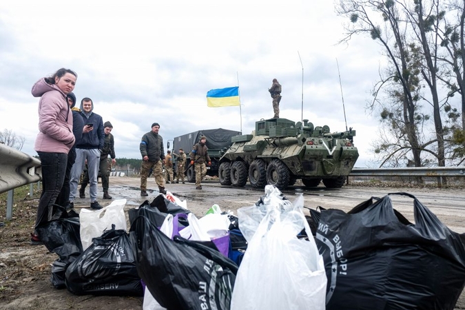 Nors karas dar nesibaigė, ukrainiečiai veržiasi grįžti į gimtinę: paaiškina kodėl