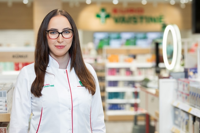 Patogu: „Eurovaistinės“ farmacininkė Jovita Aleknienė teigia, kad naują matavimo aparatą įsigiję diabetikai galės užmiršti adatas.