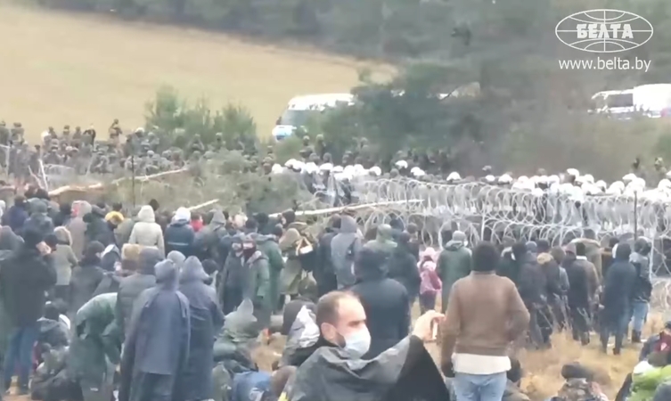 Pirmajį migrantų šturmą atrėmusi Lenkija: padėtis išlieka įtempta 