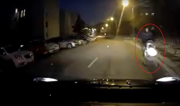 Šokiravo gatvėje užfiksuoto vyro su vežimėliu elgesys: bent vaiką pasaugotų!