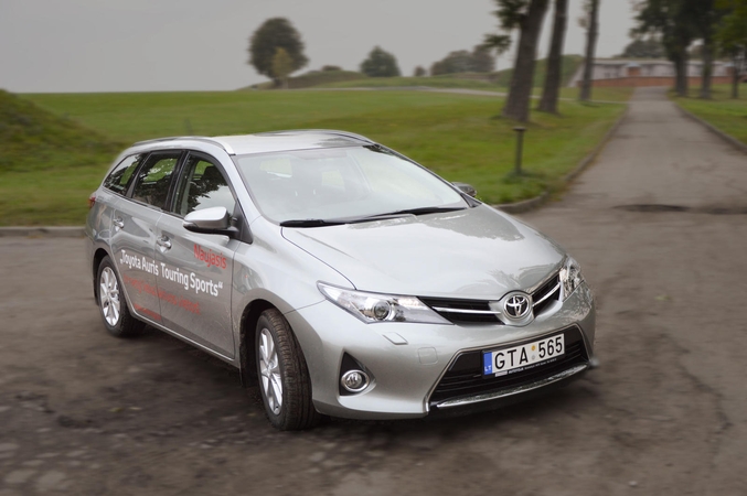 Vrum - "Toyota Auris Touring Sports"