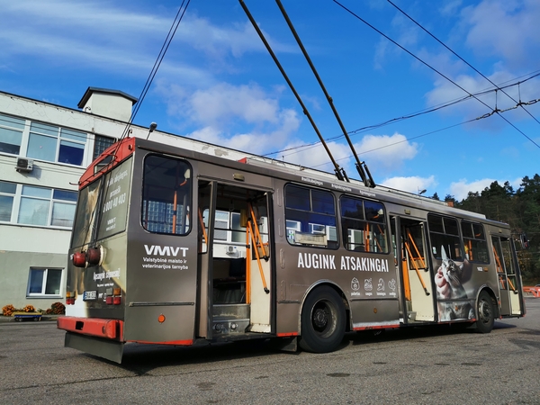 Į Vilniaus gatves išriedėjo gyvūnų gerovę skleidžiantis transportas