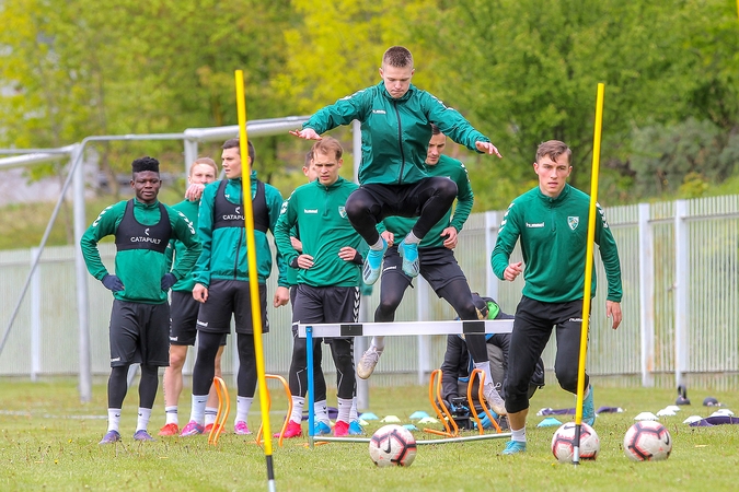 „Kauno Žalgirio“ futbolininkai nuotaikingai rengiasi A lygos atnaujinimui