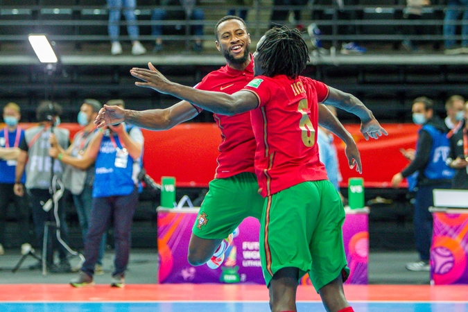 Dramatiškas pasaulio salės futbolo čempionato pusfinalis: pratęsimas, baudiniai, portugalų triumfas