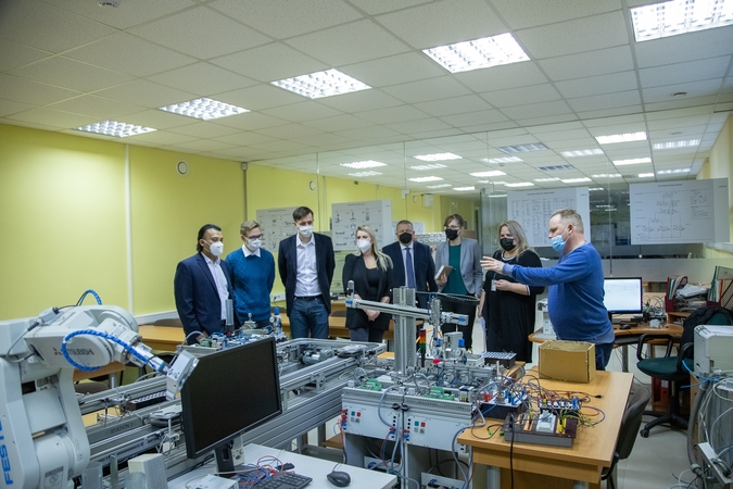 Nauji KTK partneriai – pasaulinės elektronikos komponentų gamintojos „HELLA“ ir „Continental“