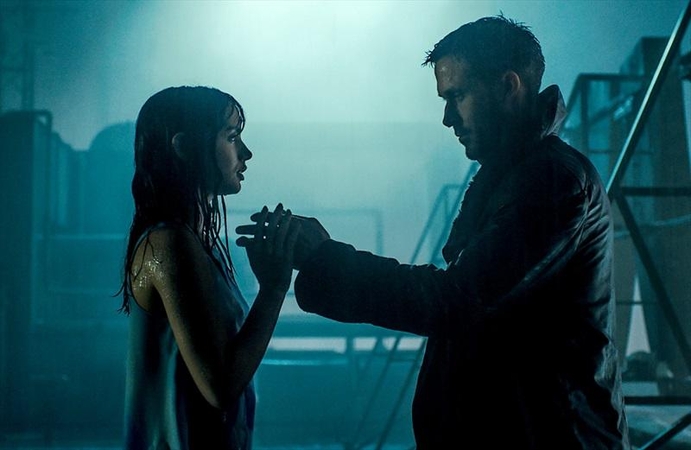  Filmas „Bėgantis skustuvo ašmenimis 2049“ – pasmerktas sėkmės scenarijui?