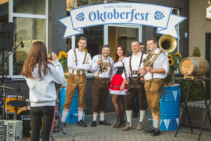 Bavariškos muzikos grupės lyderis: ne veltui šios melodijos publiką šokdina ant stalų