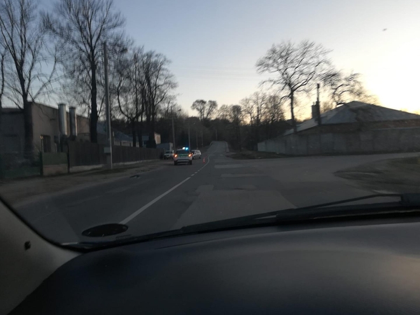 Vilijampolėje paryčiais  automobilis taranavo medį