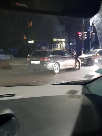 Prie prekybos centro „Savas“ – avarija, vyras išvežtas į ligoninę
