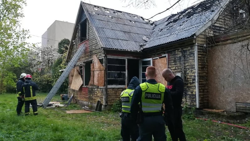 Palangos centre degė namas: žuvo vienas žmogus, kitas – išvežtas į ligoninę