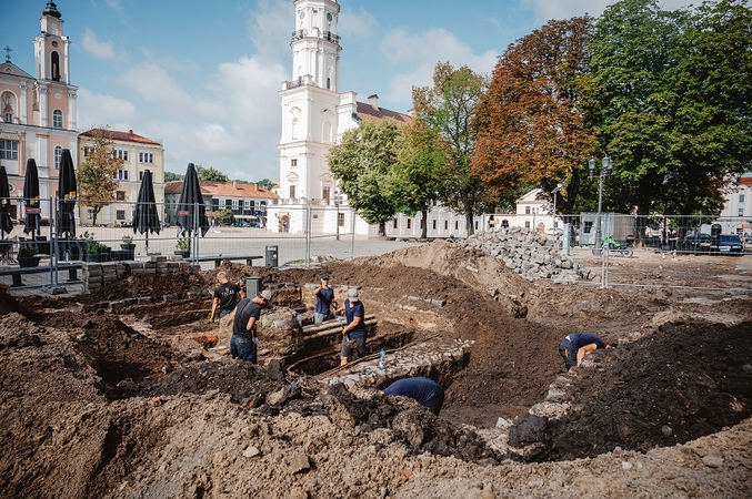 Rotušės aikštė pasitinka pokyčius: Kauno senamiestyje įsibėgėja archeologiniai tyrimai