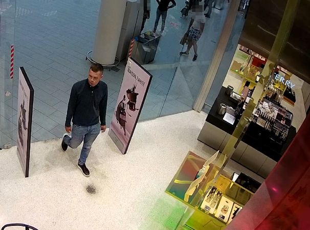 Kaune policijos pareigūnai ir vėl aiškinasi, kas pamiršo susimokėti už kvepalus
