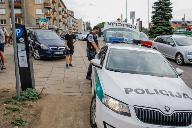 Šiauriniame rage nesėkmingai automobiliu manevravęs latvis atsakomybės neišvengs