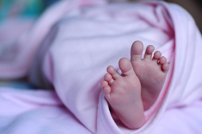 Nuteista mirtinai septynių mėnesių kūdikį supurčiusi motina