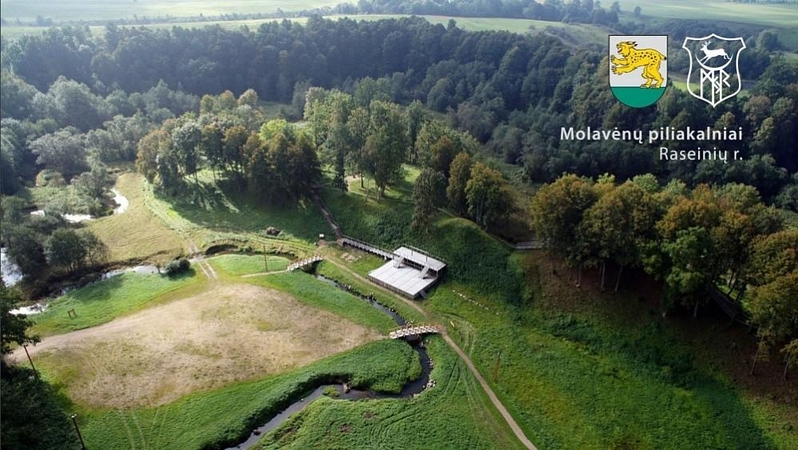 „Mėnuo Juodaragis“ kvies pasinerti į burtus Žemaitijoje