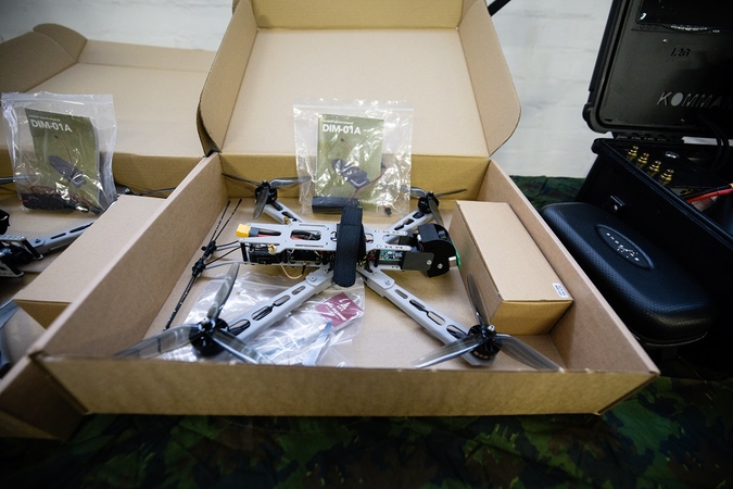 Kariuomenę pasiekė tūkstantis lietuvių gamintų FPV dronų, jie bus perduoti Ukrainai