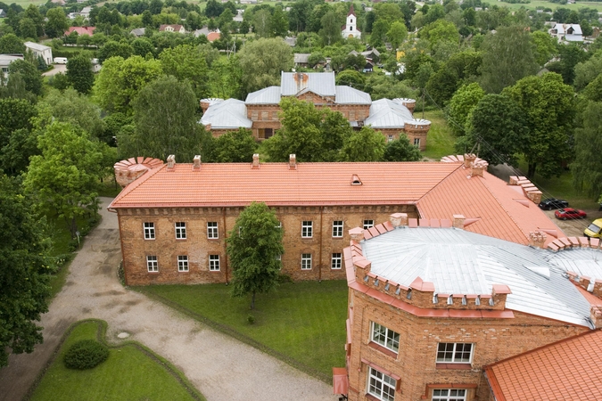 Kultūros paveldo departamento vadovas V. Bezaras: Raudonės pilies parką tvarkyti būtina