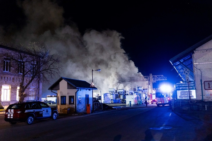 Dalis vilniečių negavo perspėjimo apie didžiulį gaisrą: ministrė sako, kad reikės tai išsiaiškinti