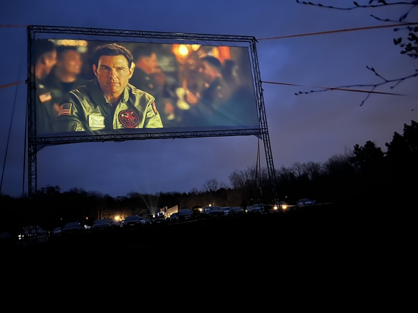 Renginio organizatoriai sudarys automobilių „kamštį“: į Vilnių grįžta „drive-in“ kinas