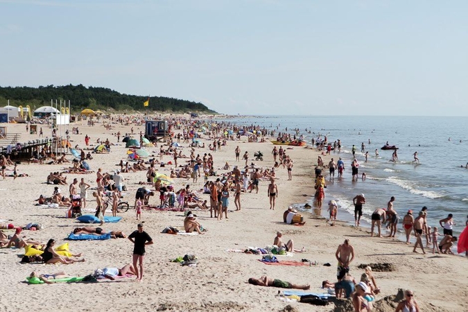 Poilsiautojai veržiasi į paplūdimius: sezoną atidarė ir vagys