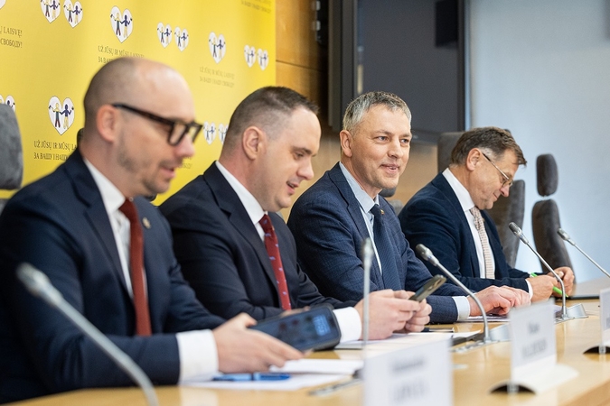 Prezidento pažeidžiamumą Seimo komisija grindžia įrodymais, bet apkaltos neplanuoja