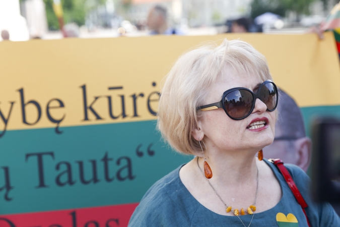 Tarp eitynių „Lietuvių gyvybės svarbios“ dalyvių – ir pagarsėjusi mokytoja