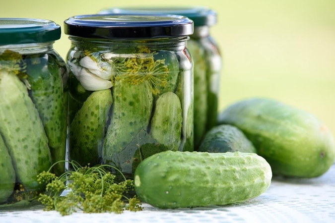 Traškiems agurkams marinuoti – ir neįprasti ingredientai (receptai)