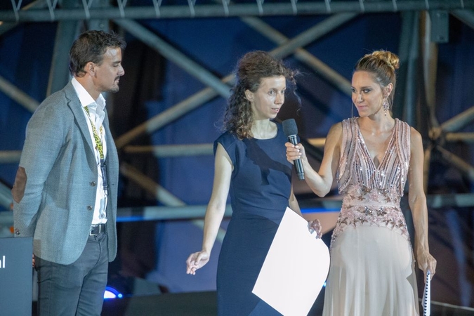 Rugilė Barzdžiukaitė (centre)