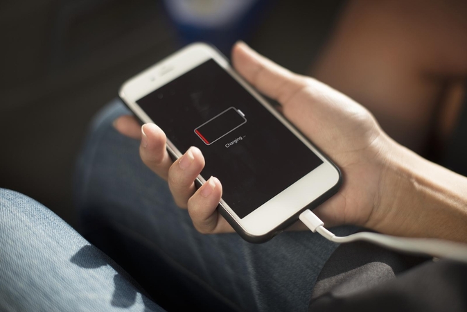 Ko griebtis, kad greitai neišsikrautų telefono baterija