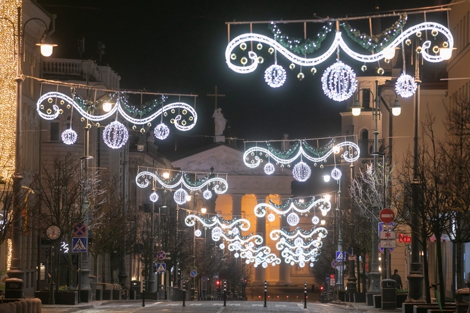 Vilniaus gatvės pasipuošė žiemos šventėms
